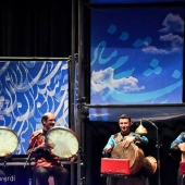 هنرمندان گروه داروگ در اجرایی آیینی رزم رستم و سهراب