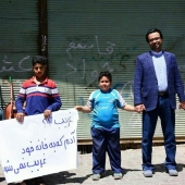 زنجیره انسانی سبزواری ها در اطراف کوی گلستان