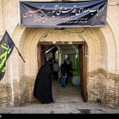 آیین سنتی چادر کشی حسینیه قنادهای سبزوار در آستانه محرم