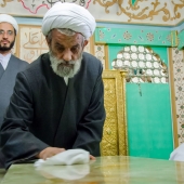 غبار روبی حرم مطهر امامزاده شعیب (ع) در سبزوار