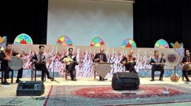 در هفتصدمین سالگرد قیام سربداران، گروه موسیقی داروگ، کنسرت نوای سربداران را در تالار کاشفی<a href="http://www.asrarnameh.com/index.php" class="seo"> سبزوار </a>اجرا کرد.  عکس از علیرضا تحجدی