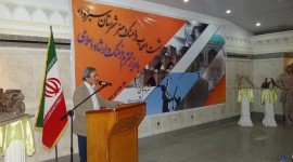 سید رضا مختاری عکاس ، شاعر ، خطاط و نقاش سبزواری یکی از حاضران جلسه دیدار با وزیر بود