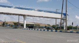 پل هوایی عابر پیاده در مقابل درب بیمارستان در جاده شهرک توحید