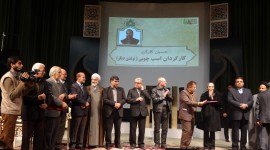 حسین کارگری کارگردان نمایش آیینی اسب چوبی دراین مراسم مورد تقدیر قرار گرفت