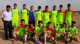 گروهی از جوانان حارث آباد در تیم فوتبال این روستا